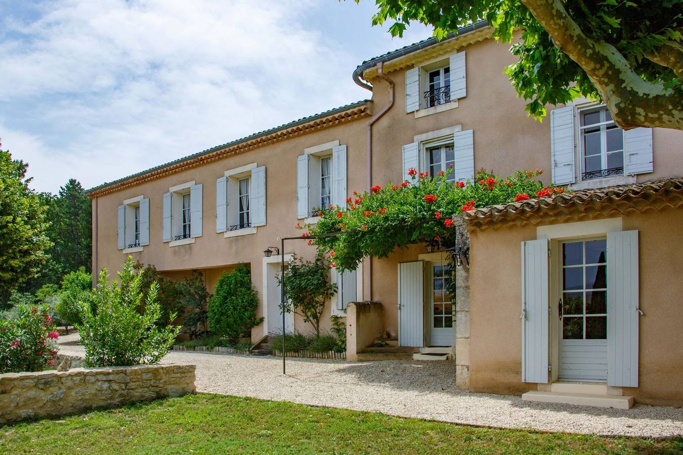 Bastide de l Esclat in Saignon in APT, Parque natural regional del Luberon