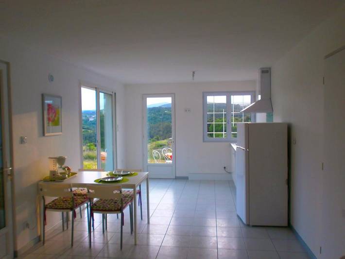 Location de vacances pour 2 personnes, avec vue et jardin à Vinezac - 3