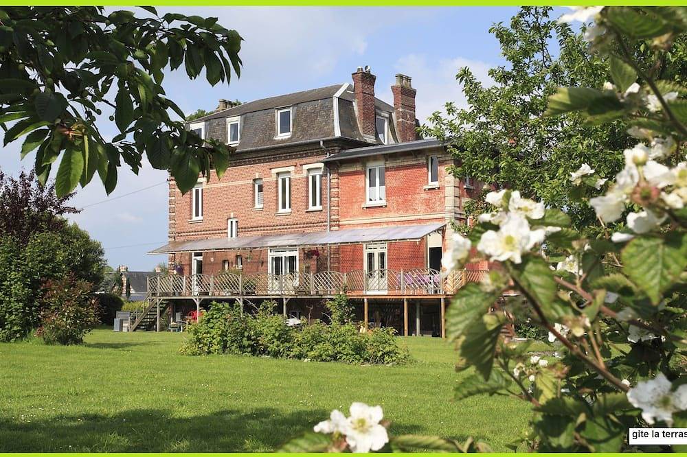 Appartement entier, Gite \"la terrasse\" dans un parc à quelques Kms de la cote ( 2 nuits mini) in Friville-Escarbotin, Région d'Abbeville