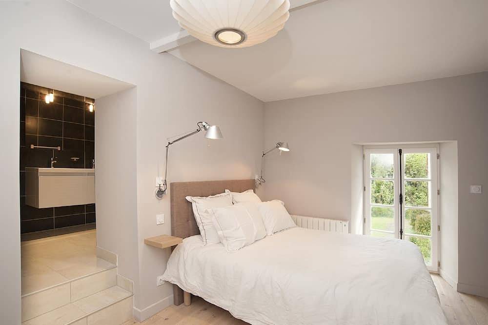 Top-of-the-range air-conditioned gite with jacuzzi in Fussy, Bourges region