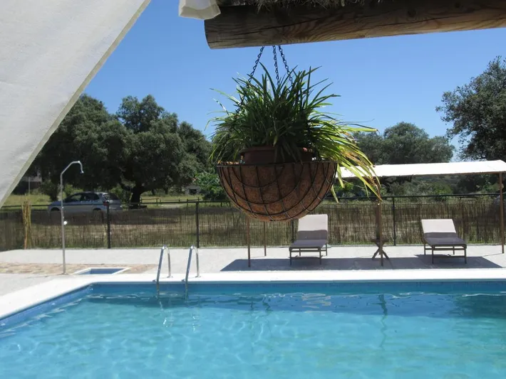 Casa rural para 4 personas, con vistas al lago y vistas además de jardín y piscina, Se admiten mascotas - 1