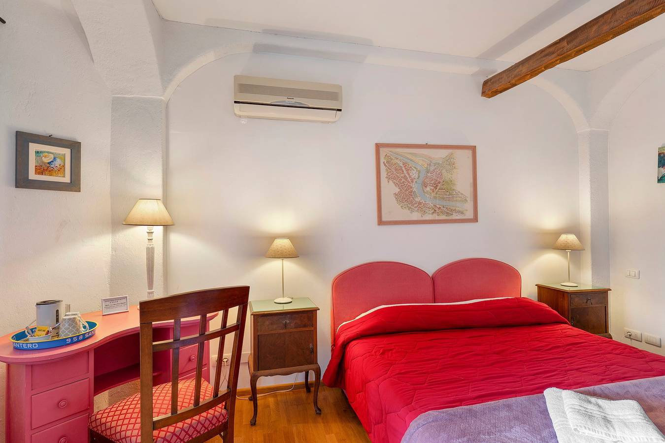 Camera 'Rosa' con Vista Montagna, Wi-Fi e Aria Condizionata in Dolceacqua, Alpi Liguri
