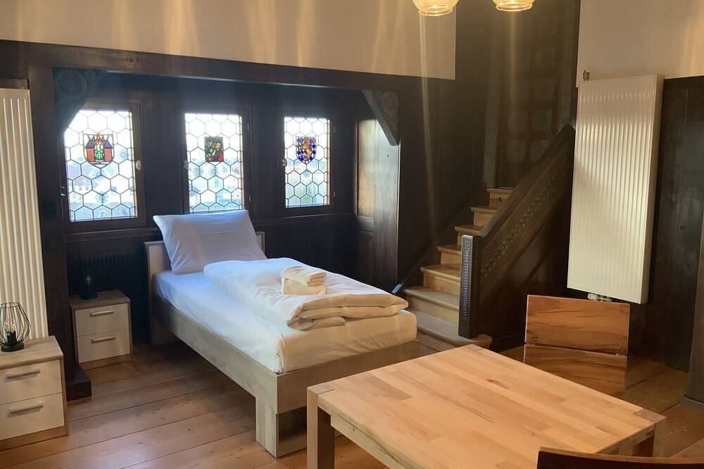 Mehrbettzimmer in der Historischen Gentilburg für bis zu 8 Personen in Aschaffenburg, Mainviereck