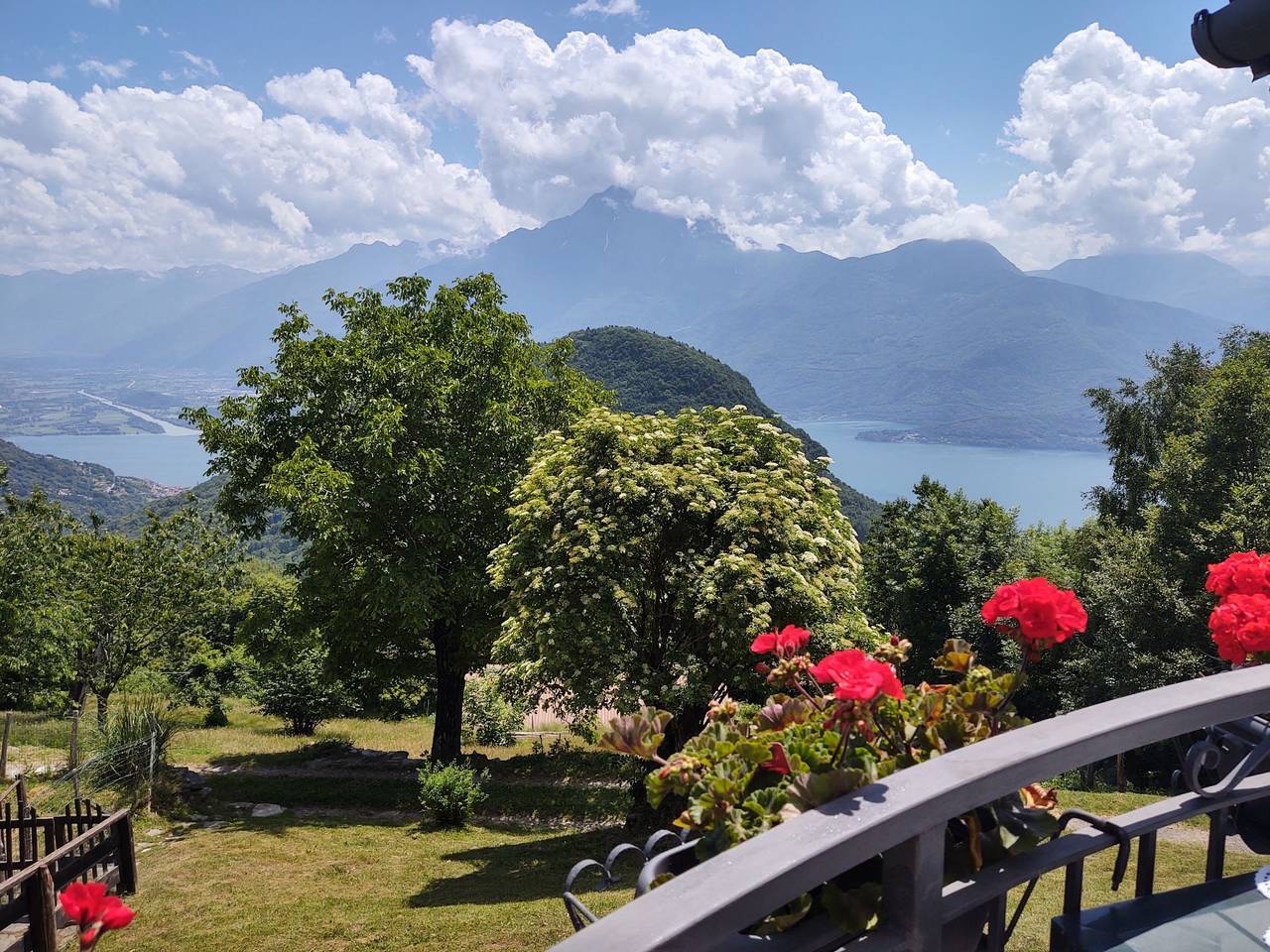 Entire apartment, Baita dei Nonni in Comune di Peglio, Lake Como