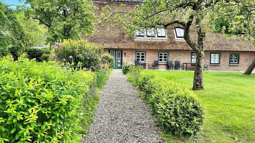 Ferienwohnung für 4 Personen, mit Garten und Sauna sowie Terrasse in Hasselberg