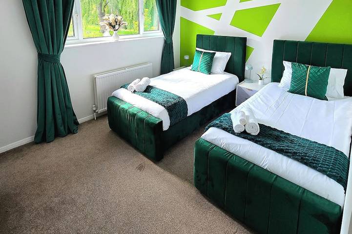 Elegant 3-Bedroom Sleeps 6 Fully Equipped|Families,Nhs&Business Contractors in Kettering, Northamptonshire