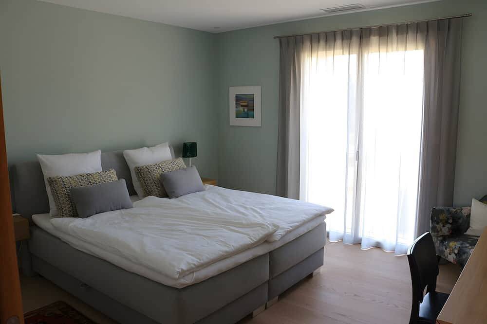 Holiday Home 'Maison Les Hirondelles' with Shared Pool, Wi-Fi and Air Conditioning in Mirabel-aux-Baronnies, Nyons region