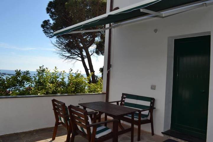 Appartamento intero, Terrazza panoramica vista mare a Sestri Levante - spiaggia a 10 min e parcheggio in Sestri Levante (Città), Sestri Levante