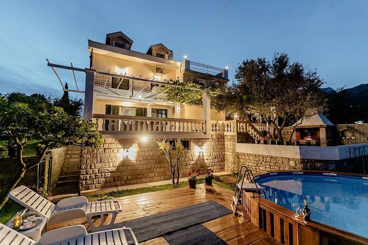 Ferienhaus für 4 Personen, mit Garten und Balkon in Montenegro