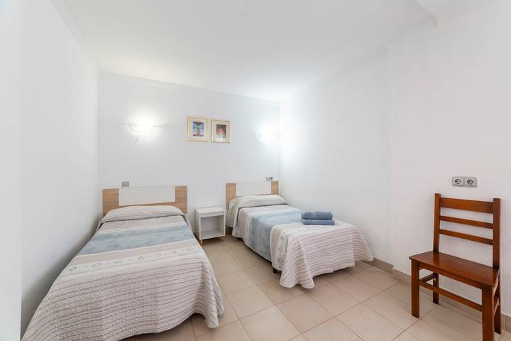 Habitación 'Doble Individual 13' con Wi-Fi y aire acondicionado in Roquetas de Mar, Costa de Almería