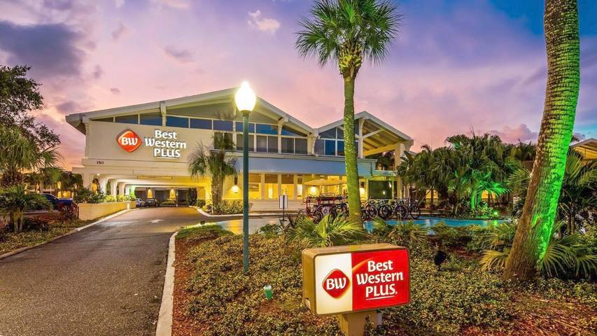 Hôtel pour 4 personnes, avec piscine ainsi que balcon et vue, animaux acceptés