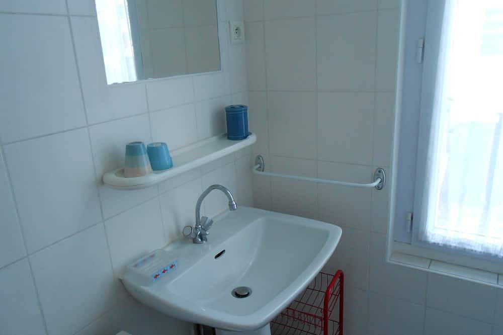 Entire apartment, Apartment with garden and amazing view of the bay - Direct access to the beach in Douarnenez, Iroise