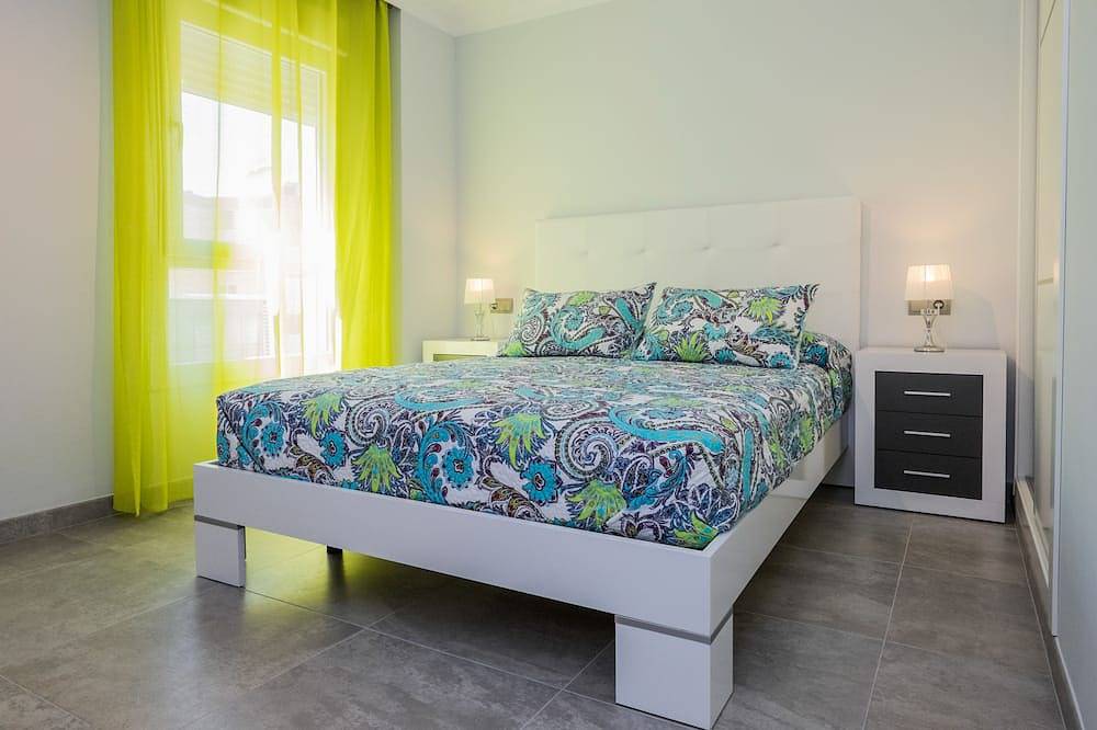 Hel lejlighed, Luxurious sea view apartment. in Torrox Costa, Torrox