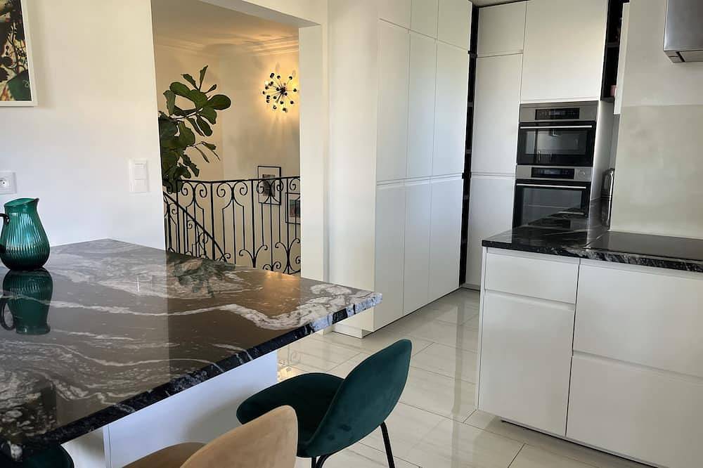 Villas de Charme Dans Quartier Très Calme , à 5 Minutes du lac in Le Crès, Côte d'Améthyste