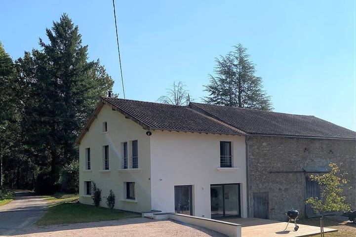 Gîte pour 6 personnes, avec terrasse et jardin à Champniers-et-Reilhac