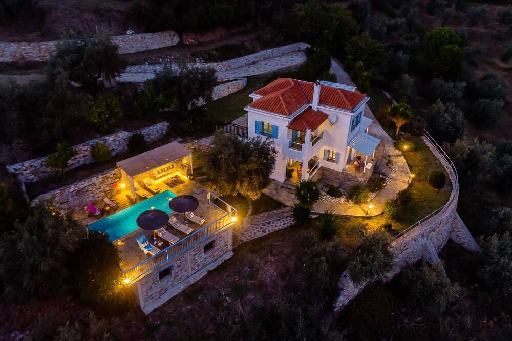 Villa Avaton Magnificent sea view and Skopelos town in Skopelos Città, Sporadi