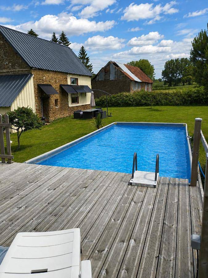 Location de vacances pour 6 personnes, avec Terrasse et Jardin ainsi que Piscine et Vue à Juvigny-le-Tertre