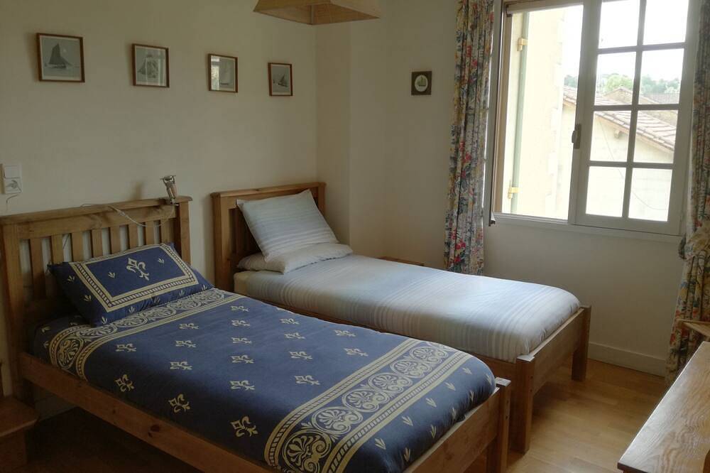 Belle maison pour 8 personnes, piscine  chauffée mai à septembre, sauna, jardin. in Vergt, Périgord Blanc