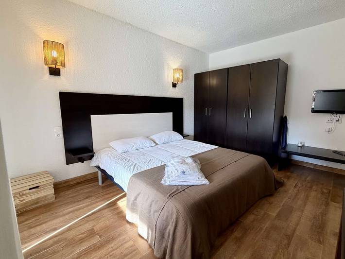 Gîte pour 2 personnes, avec balcon et piscine à Saint-Florent
