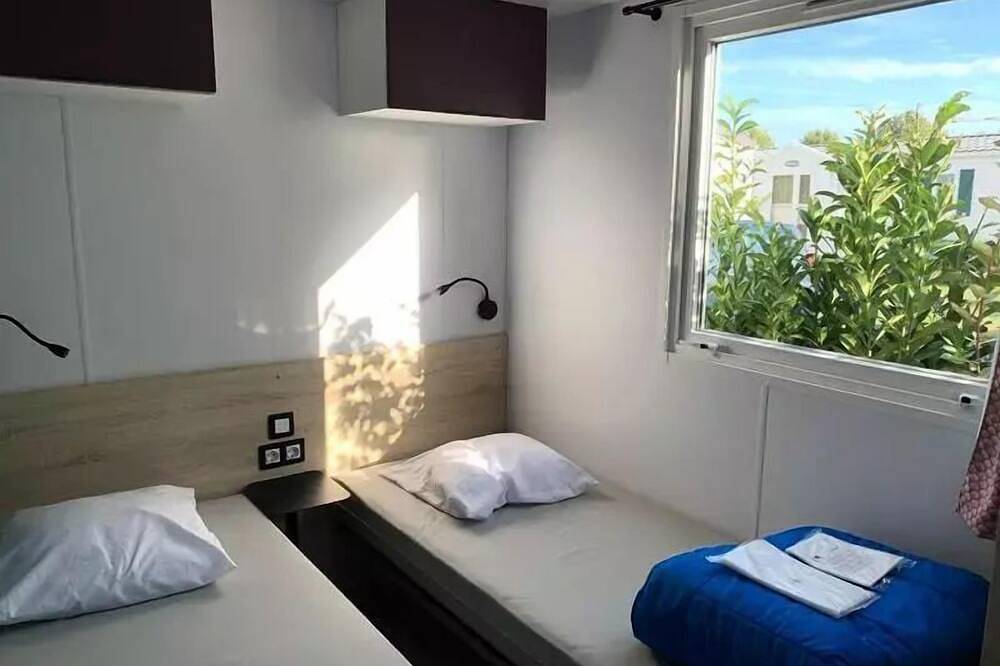 C- Mobil-home Caraïbes 2 chambres 6 personnes in Jard-sur-Mer, Vendée