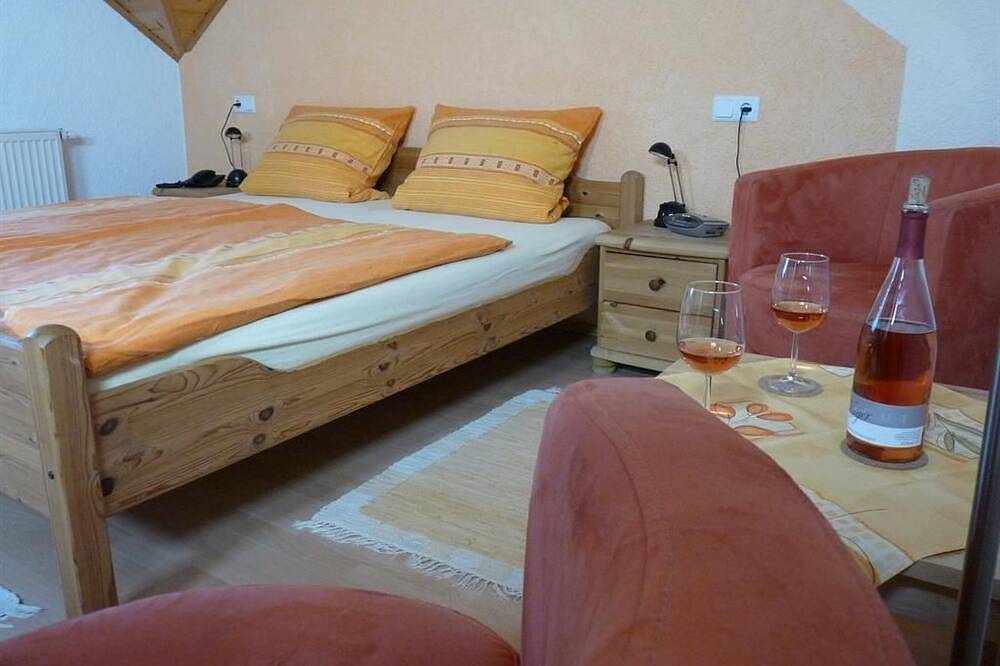 Doppelzimmer Balkon - Privatzimmer Gästehaus Heger in Annweiler, Trifelsland