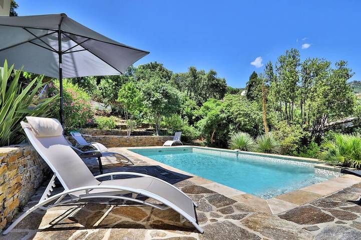 Maison de vacances pour 16 personnes, avec balcon et jardin à Bormes-les-Mimosas