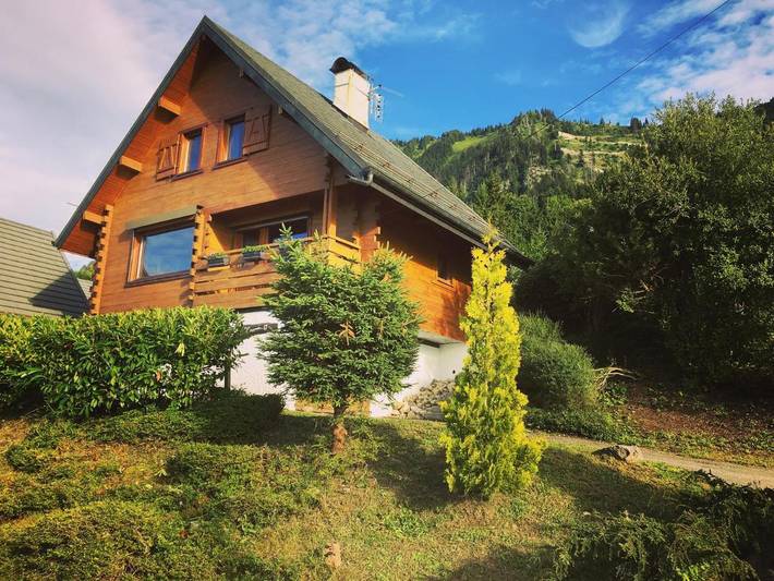 Chalet pour 6 personnes, avec Balcon et Terrasse ainsi que Jardin et Vue sur le lac à Thollon-les-Mémises