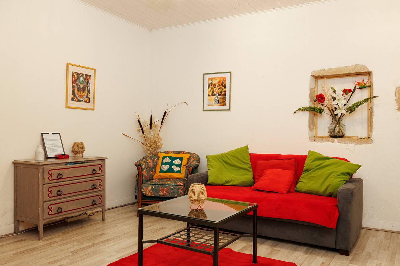 Le Fil Rouge – Un gîte chaleureux entre pierre et design, à la campagne in Saint-Pierre-d'Aurillac, Région de Langon