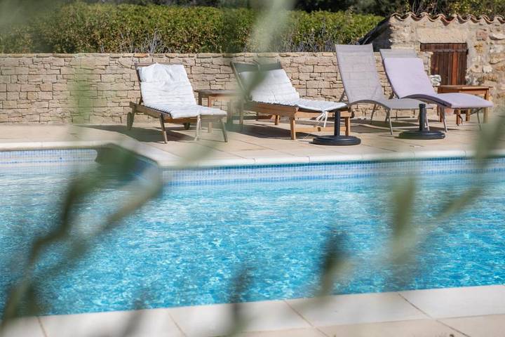 Location de vacances pour 10 personnes, avec vue ainsi que piscine et jardin, animaux acceptés à Puyvert - 2