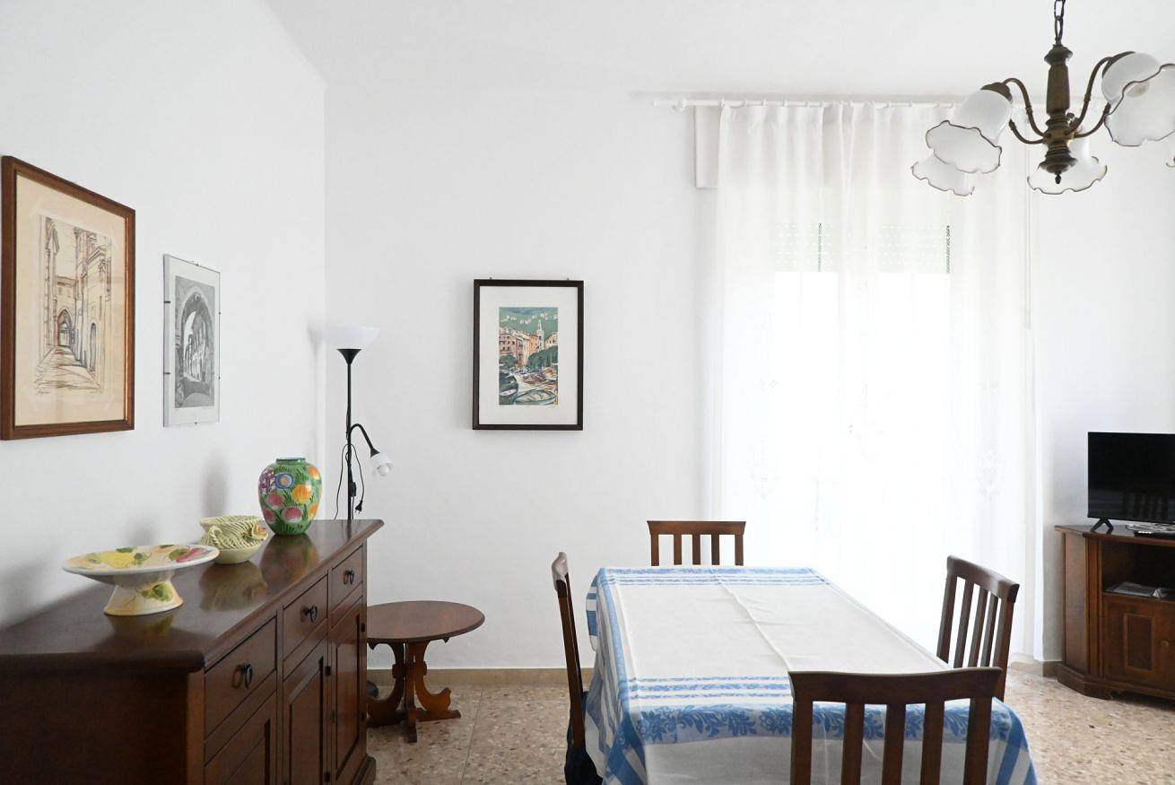 Appartement entier, S352 – Sirolo, Spacious and Comfortable Apartment with Wi-Fi in Sirolo, Riviera del Conero