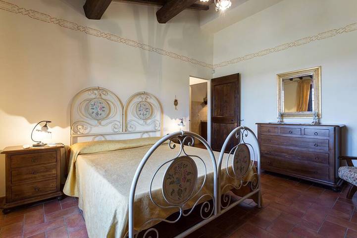 Farmhouse on Lake Trasimeno, entire structure 13 apartments in Castiglione del Lago, Lago Trasimeno
