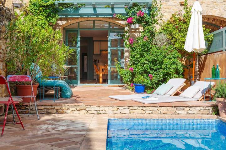 Maison de campagne pour 6 personnes, avec Balcon et Terrasse ainsi que Jardin et Piscine dans Peratallada