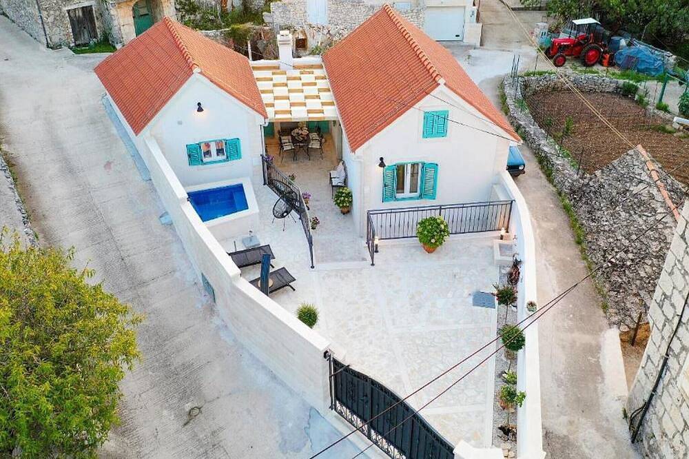 Villa Adriana-Two bedroom Villa with Swimming pool in Milna, Brac