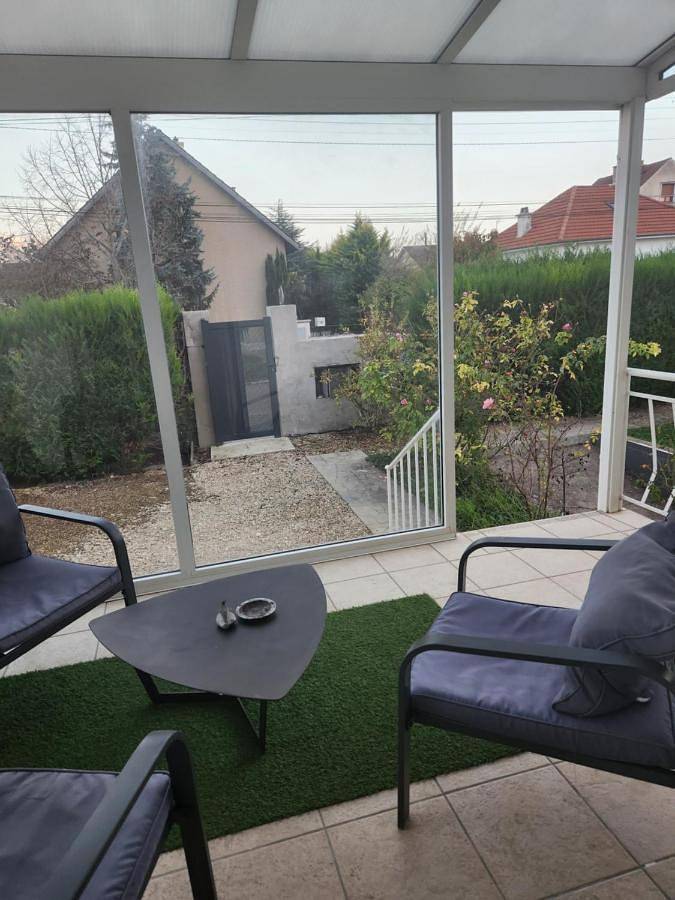 Location de vacances pour 10 personnes, avec jardin ainsi que jacuzzi et balcon à Longvic