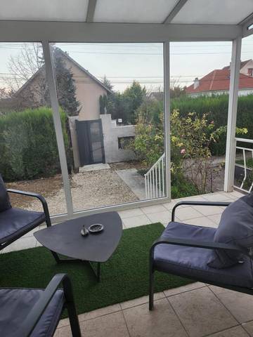 Cottage pour 10 personnes, avec balcon ainsi que jardin et jacuzzi à Longvic