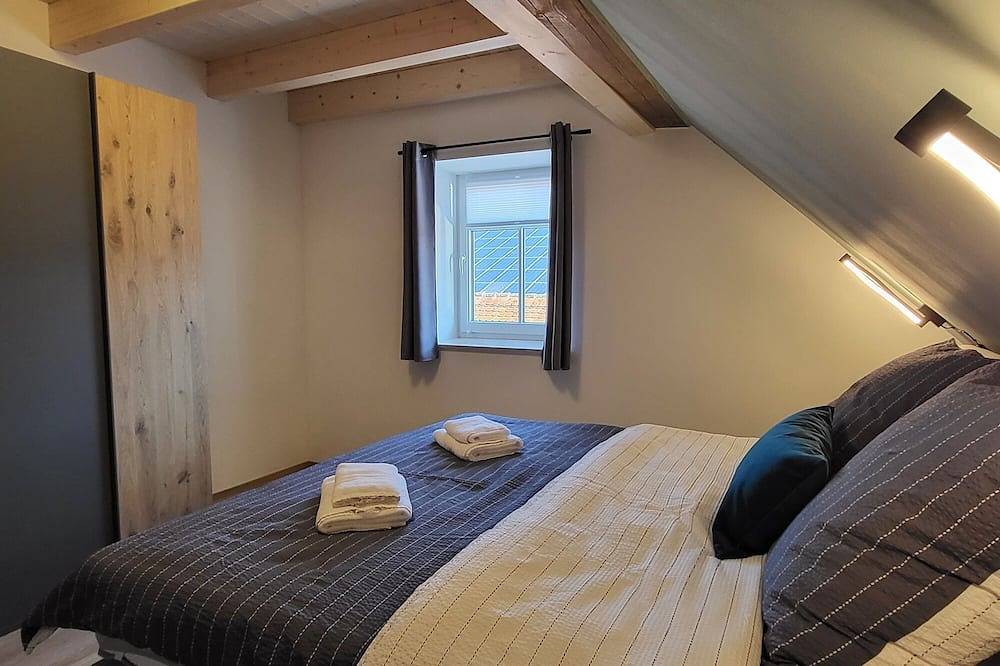 Ganze Wohnung, Ferienwohnung 1 mit Balkon und Whirlwanne in Feuchtwangen, Romantische Straße