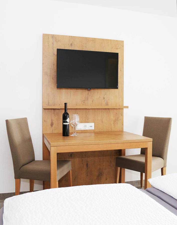 Appartement entier, Appartement 'Nr 2' avec vue sur les montagnes, terrasse partagée et Wi-Fi in Vaihingen-sur-l'Enz, Kraichgau