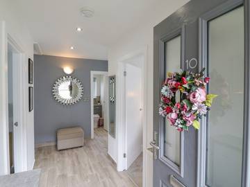 Log Cabin for 4 People in Herne Bay, Kent, Photo 2