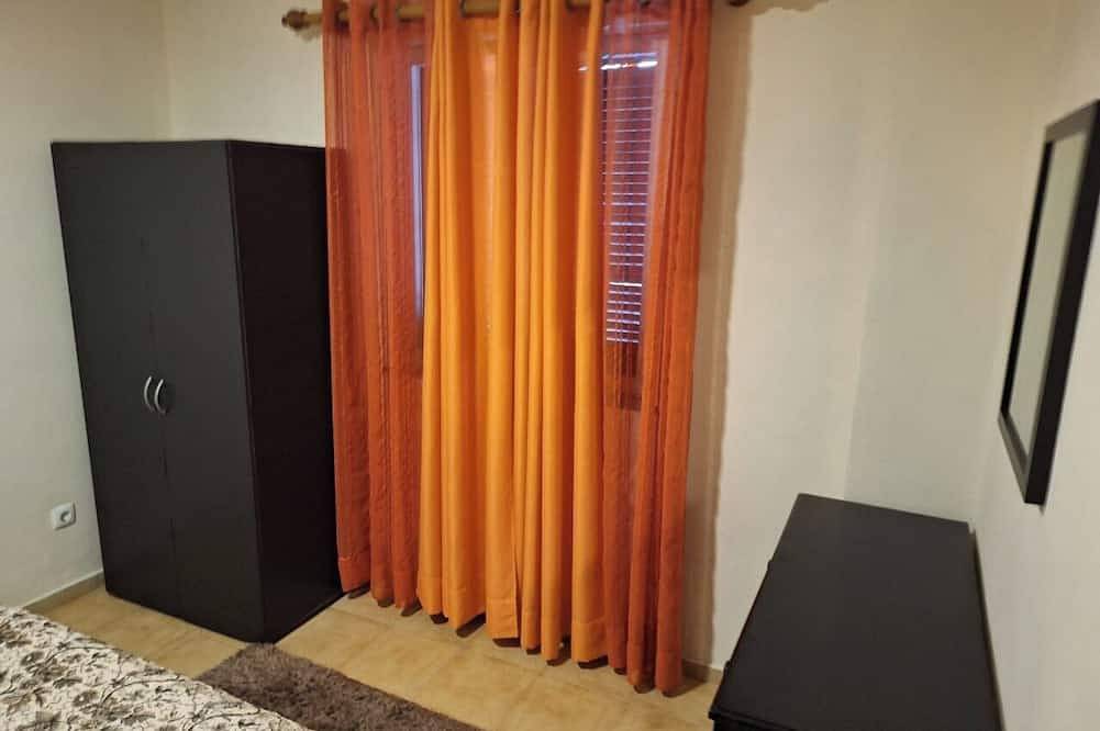 Ganze Wohnung, Gemütliche und gemütliche 2-Zimmer-Wohnung: 5 Minuten zu Fuß vom Strand entfernt, in einem zentralen Bereich. in Quarteira, Faro Distrikt