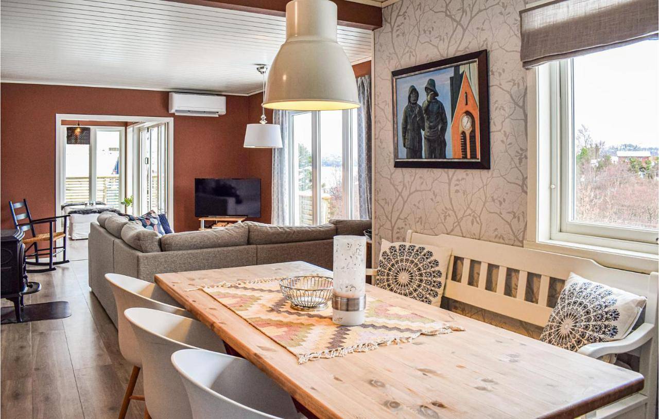 Three-Bedroom Holiday Home in Skånevik, Etne
