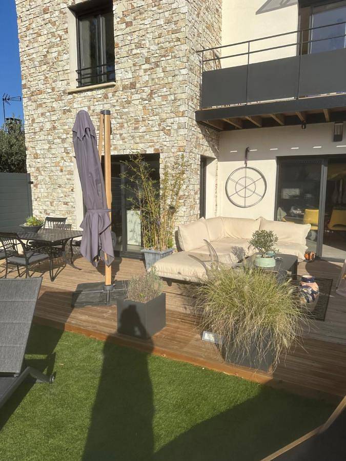 Location de vacances pour 2 personnes, avec terrasse ainsi que piscine et jardin à Châteauneuf-de-Gadagne - 2