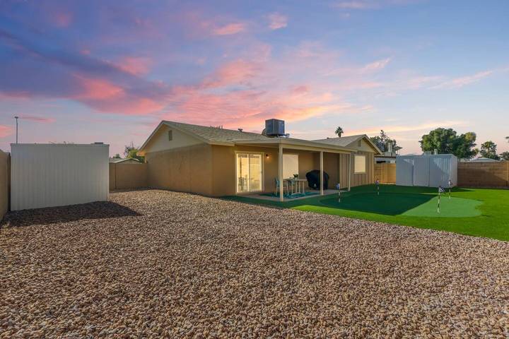 Vacation rental for 10 people, with yard, kid friendly in Mesa