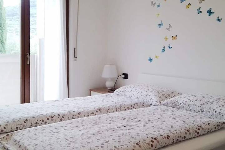 Appartement entier, Calme, proche de la Plage et Spacieux avec Parking Privé. Animaux Acceptés. in Riva del Garda, Montagnes autour du lac de Garde