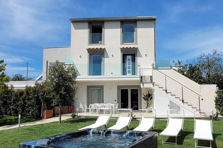 Villa per 12 persone, con giardino e terrazza nonché piscina - 1