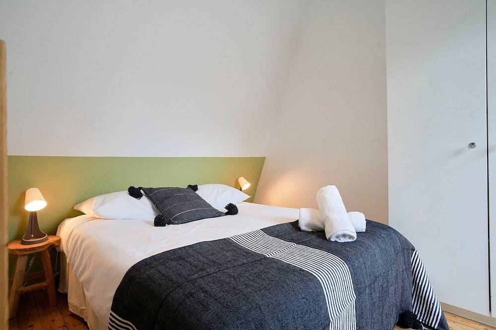 Entire apartment, 2-bedroom duplex apartment near tramway. in Marcq-en-Barœul, Lille region