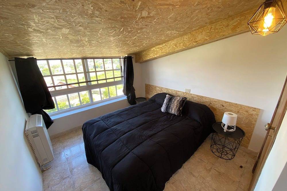 Entire apartment, Attic Apartment Overlooking The Mouth Of The River: Ideal For Couples in A Guarda, Galician Coast