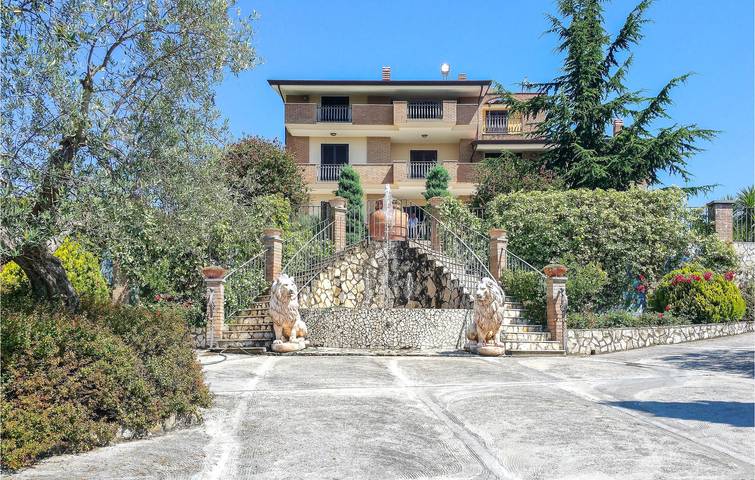 Casa vacanza per 12 persone in Provincia di Caserta