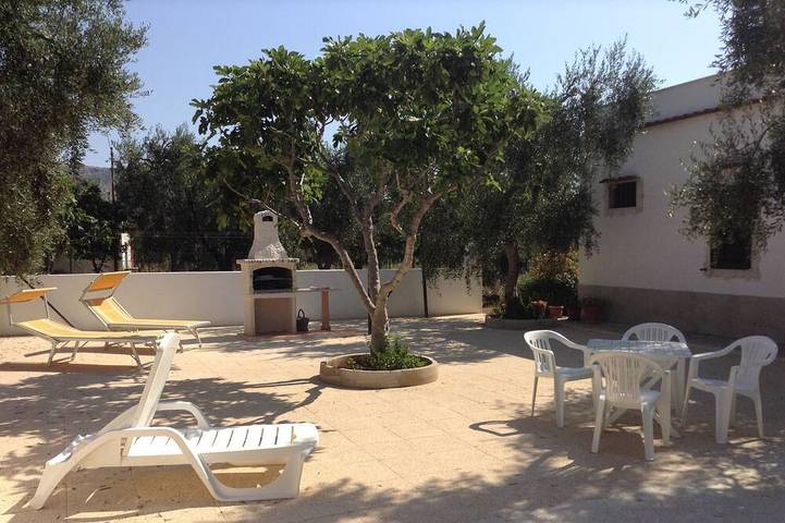 Villa für 4 Personen, mit Terrasse und Garten in Mattinata
