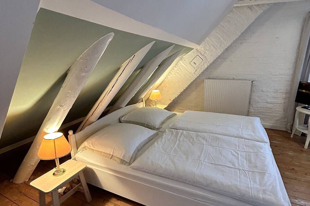 Ganze Wohnung, Ferienwohnung Kornboden im Pilsumer Hof mit traumhaftem Garten in Pilsum, Krummhörn