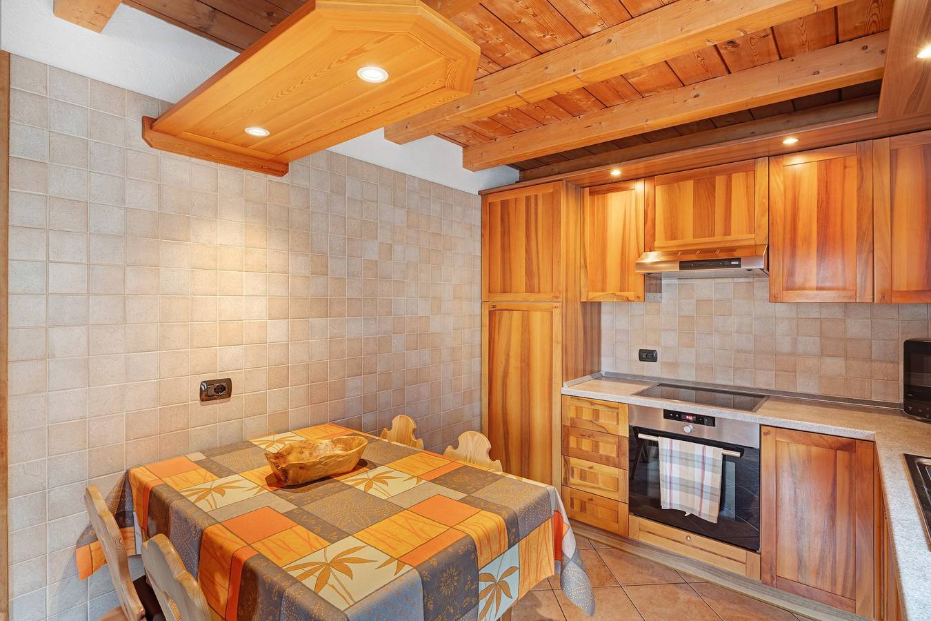 Casa vacanze Baita sulle Alpi, vista montagne, giardino, terrazza, barbecue e Wi-Fi in Livigno (Borgo), Livigno